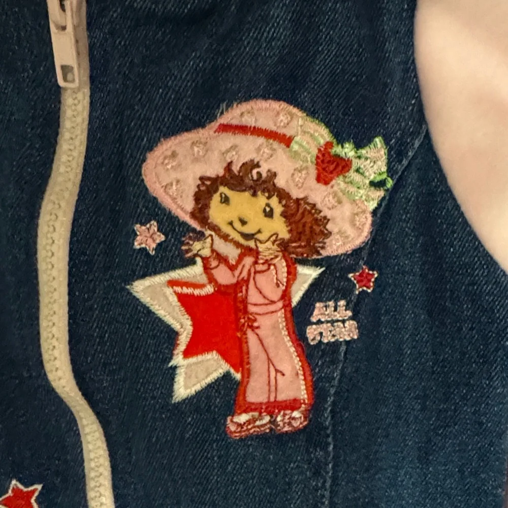 2005 Vintage Strawberry Shortcake.  Charming Pink and Blue Kids Jean Jacket. - Picture 2 of 5